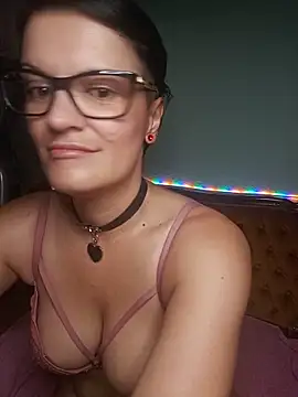 Evamilfhungary online show from June 15, 8:22 pm