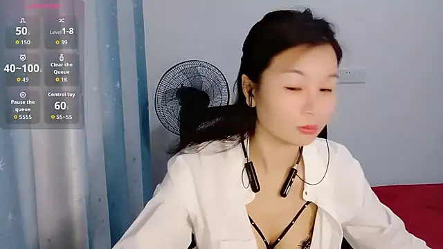 Snapshot of Lianzi-2026 chatting on June 4, 12:11 pm Lianzi-2026 online show from June 4, 12:11 pm