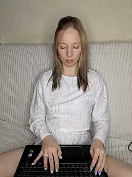 Snapshot of TeaseMeLily chatting on March 23, 3:21 am TeaseMeLily online show from March 23, 3:21 am