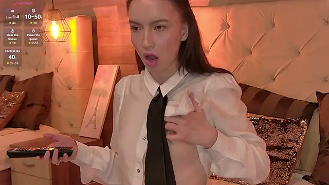 MonaHicks online show from March 17, 11:08 pm