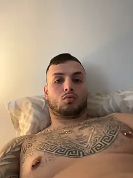 Snapshot of Roosen_1998 chatting on March 17, 2:20 pm Roosen 1998 online show from March 17, 2:20 pm