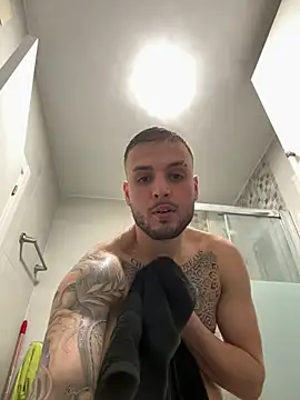 Snapshot of Roosen_1998 chatting on March 22, 10:35 pm Roosen 1998 online show from March 22, 10:35 pm