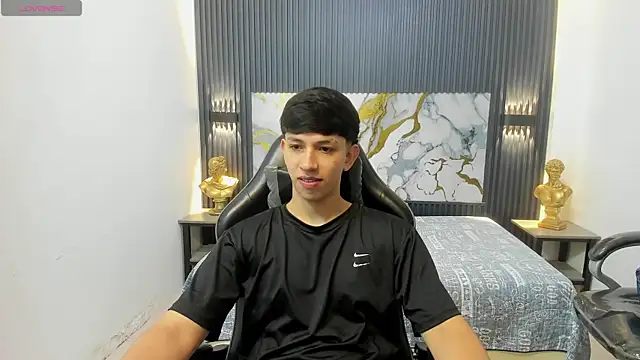 Snapshot of AdrianFranko chatting on May 20, 1:17 pm AdrianFranko online show from May 20, 1:17 pm