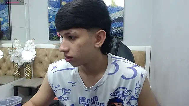 Snapshot of AdrianFranko chatting on May 21, 12:56 pm AdrianFranko online show from May 21, 12:56 pm