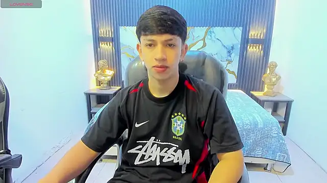 Snapshot of AdrianFranko chatting on June 3, 1:25 pm AdrianFranko online show from June 3, 1:25 pm