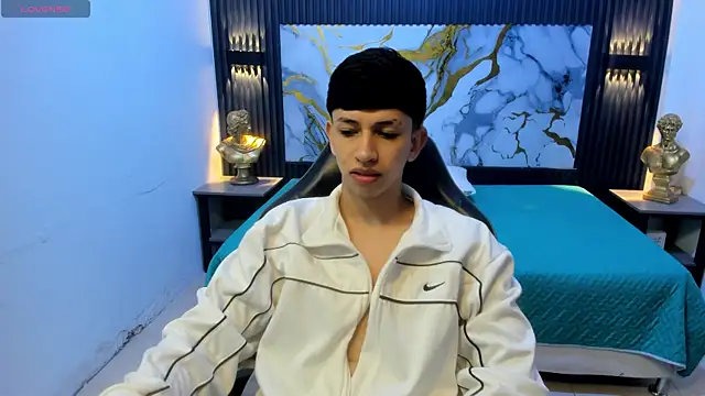Snapshot of AdrianFranko chatting on June 19, 1:26 pm AdrianFranko online show from June 19, 1:26 pm