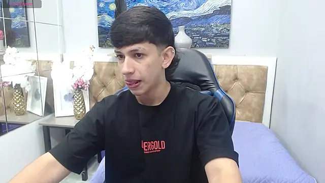 Snapshot of AdrianFranko chatting on July 3, 12:33 pm AdrianFranko online show from July 3, 12:33 pm