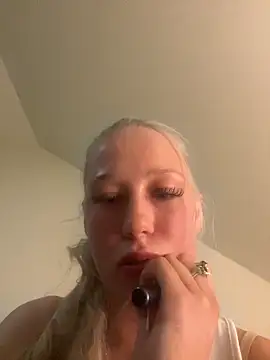 LeniMaria online show from March 18, 8:23 pm