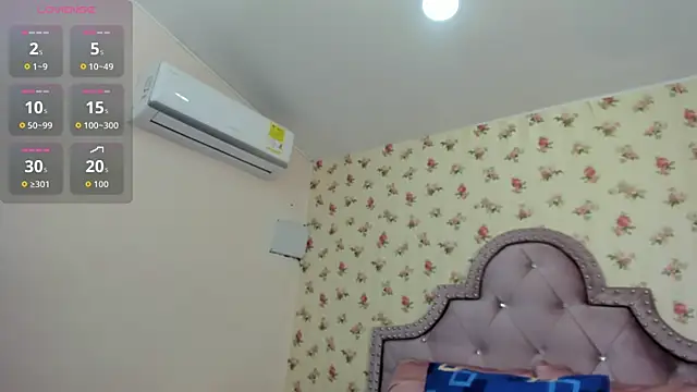 Snapshot of crystal_watson0 chatting on May 15, 1:40 pm crystal watson0 online show from May 15, 1:40 pm