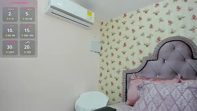 Snapshot of crystal_watson0 chatting on May 24, 1:49 pm crystal watson0 online show from May 24, 1:49 pm