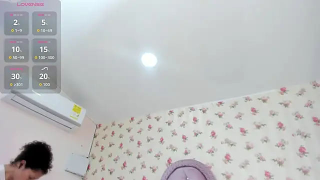 Snapshot of crystal_watson0 chatting on June 5, 1:50 pm crystal watson0 online show from June 5, 1:50 pm