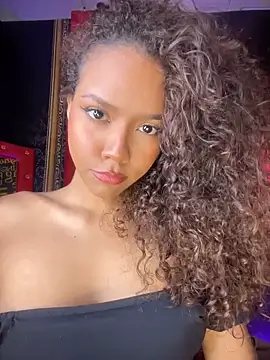 Snapshot of CurlyOopsieXXX chatting on June 9, 9:37 pm CurlyOopsieXXX online show from June 9, 9:37 pm