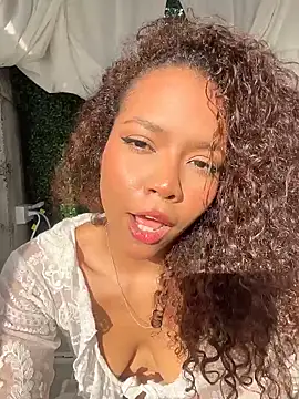 Snapshot of CurlyOopsieXXX chatting on June 18, 9:41 pm CurlyOopsieXXX online show from June 18, 9:41 pm