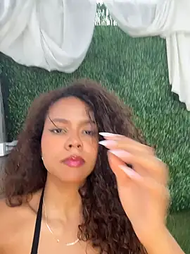 Snapshot of CurlyOopsieXXX chatting on July 1, 9:25 pm CurlyOopsieXXX online show from July 1, 9:25 pm