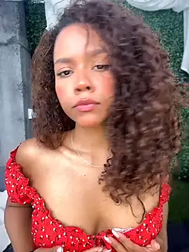 Snapshot of CurlyOopsieXXX chatting on July 3, 9:32 pm CurlyOopsieXXX online show from July 3, 9:32 pm