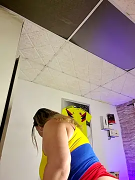 laurabassii online show from June 28, 3:34 am