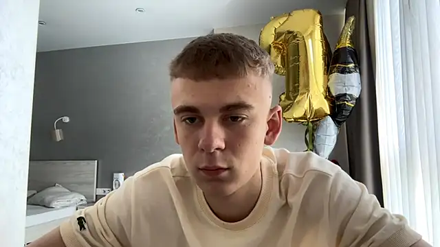 Snapshot of SoloFury chatting on May 25, 9:37 am SoloFury online show from May 25, 9:37 am