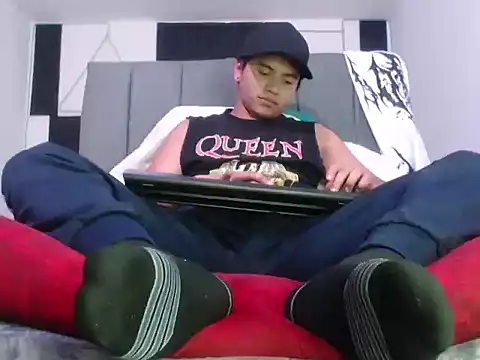 Snapshot of adonis_latin_19 chatting on June 4, 3:34 am adonis latin 19 online show from June 4, 3:34 am