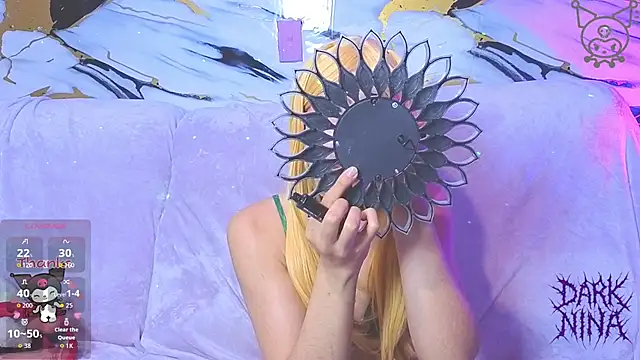 Snapshot of dark_nina__ chatting on June 16, 4:37 am dark nina online show from June 16, 4:37 am