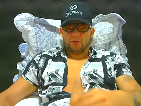 Snapshot of altenori chatting on June 9, 12:39 pm altenori online show from June 9, 12:39 pm