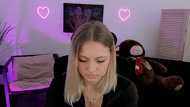 BlossomVibe online show from March 18, 11:46 am