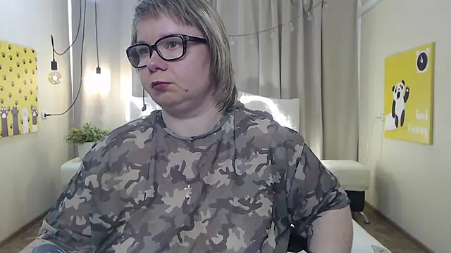Snapshot of BonnnyBoobsy chatting on May 4, 11:50 am BonnnyBoobsy online show from May 4, 11:50 am
