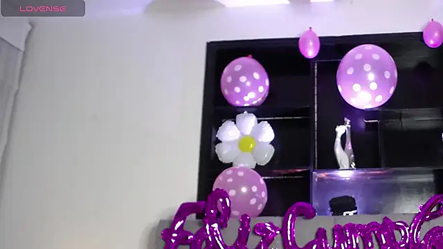 Melannyy V online show from April 18, 2:10 pm