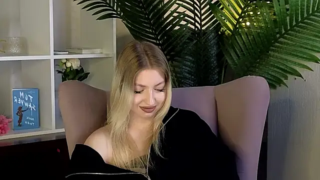 Snapshot of ShuLievens chatting on March 21, 8:19 am ShuLievens online show from March 21, 8:19 am