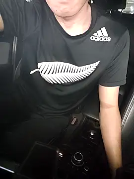 Snapshot of HK-TIGER chatting on April 9, 4:23 am HK-TIGER online show from April 9, 4:23 am