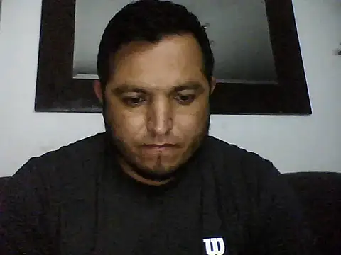 Snapshot of HOTB0Y18 chatting on April 7, 6:36 am HOTB0Y18 online show from April 7, 6:36 am
