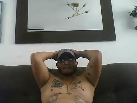 Snapshot of HOTB0Y18 chatting on April 14, 7:42 pm HOTB0Y18 online show from April 14, 7:42 pm