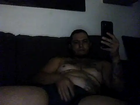 Snapshot of HOTB0Y18 chatting on April 17, 7:22 am HOTB0Y18 online show from April 17, 7:22 am
