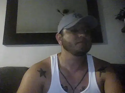 Snapshot of HOTB0Y18 chatting on April 22, 7:11 am HOTB0Y18 online show from April 22, 7:11 am