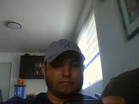 Snapshot of HOTB0Y18 chatting on April 24, 6:21 pm HOTB0Y18 online show from April 24, 6:21 pm