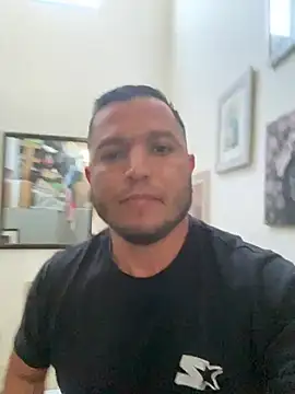 Snapshot of HOTB0Y18 chatting on May 24, 1:54 am HOTB0Y18 online show from May 24, 1:54 am