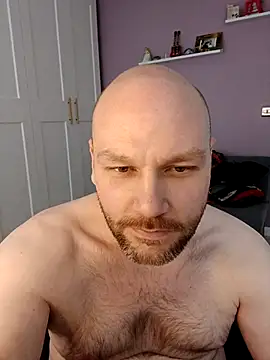 Snapshot of pitch_122 chatting on April 1, 3:09 pm pitch 122 online show from April 1, 3:09 pm