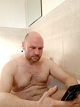 Snapshot of pitch_122 chatting on April 2, 4:15 pm pitch 122 online show from April 2, 4:15 pm