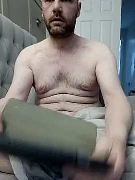 Snapshot of pitch_122 chatting on April 5, 6:21 am pitch 122 online show from April 5, 6:21 am