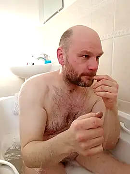 Snapshot of pitch_122 chatting on April 8, 5:02 pm pitch 122 online show from April 8, 5:02 pm