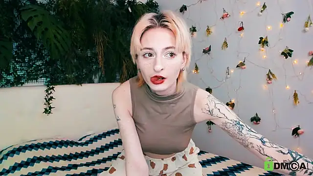 Kira  Cutie online show from April 29, 8:48 pm
