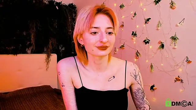 Snapshot of Kira__Cutie chatting on May 15, 11:23 pm Kira Cutie online show from May 15, 11:23 pm