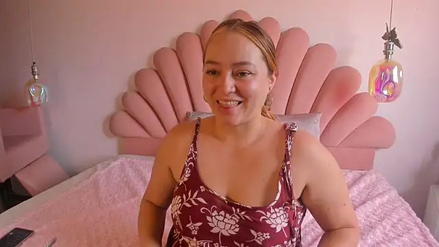 Snapshot of SabrinaVantress chatting on May 24, 8:47 pm SabrinaVantress online show from May 24, 8:47 pm