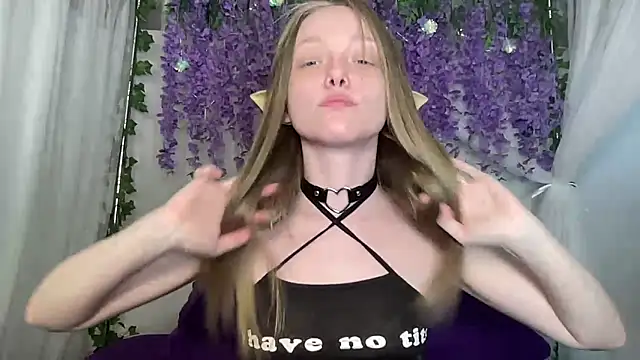 Snapshot of ElfGirlAna chatting on May 11, 2:45 pm ElfGirlAna online show from May 11, 2:45 pm