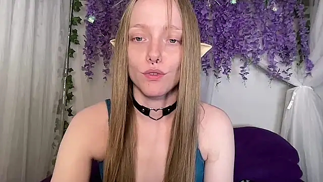 Snapshot of ElfGirlAna chatting on June 17, 2:29 pm ElfGirlAna online show from June 17, 2:29 pm