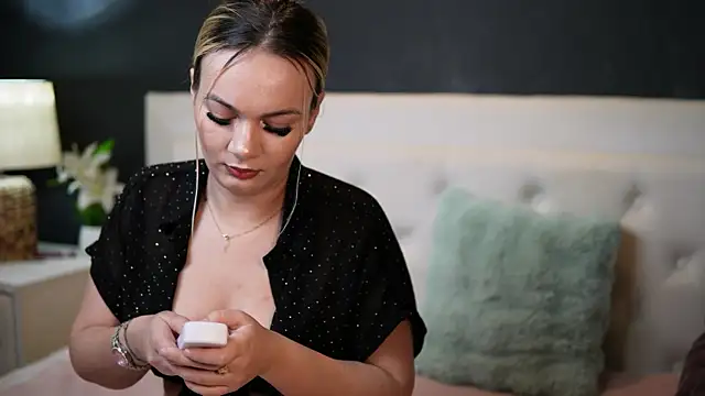 Snapshot of DaliaParis chatting on June 13, 8:29 pm DaliaParis online show from June 13, 8:29 pm