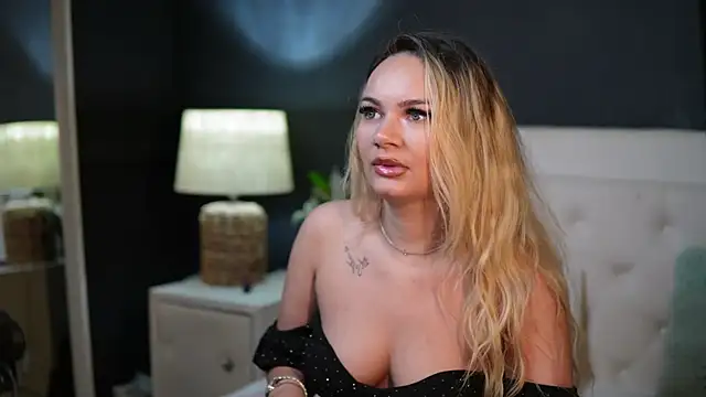 Snapshot of DaliaParis chatting on July 19, 11:41 pm DaliaParis online show from July 19, 11:41 pm