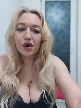 Snapshot of LexaVelure chatting on April 9, 8:25 pm LexaVelure online show from April 9, 8:25 pm