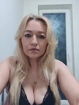 Snapshot of LexaVelure chatting on April 16, 7:58 pm LexaVelure online show from April 16, 7:58 pm