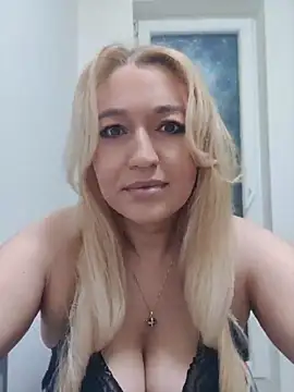 Snapshot of LexaVelure chatting on May 9, 9:20 pm LexaVelure online show from May 9, 9:20 pm