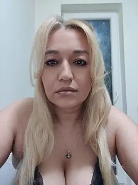 Snapshot of LexaVelure chatting on May 13, 10:06 pm LexaVelure online show from May 13, 10:06 pm